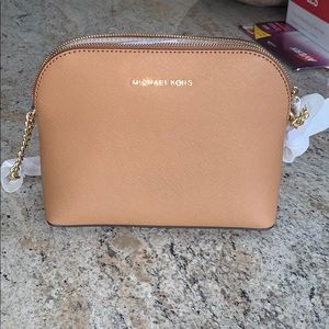 Michael Kors Crossbody 💕 MAKE AN OFFER